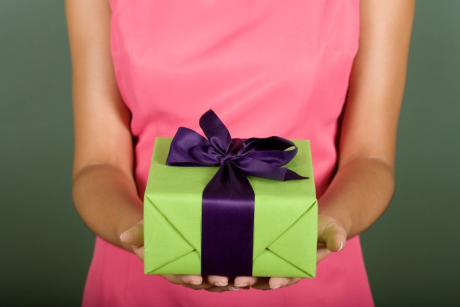woman_giving_gift_present